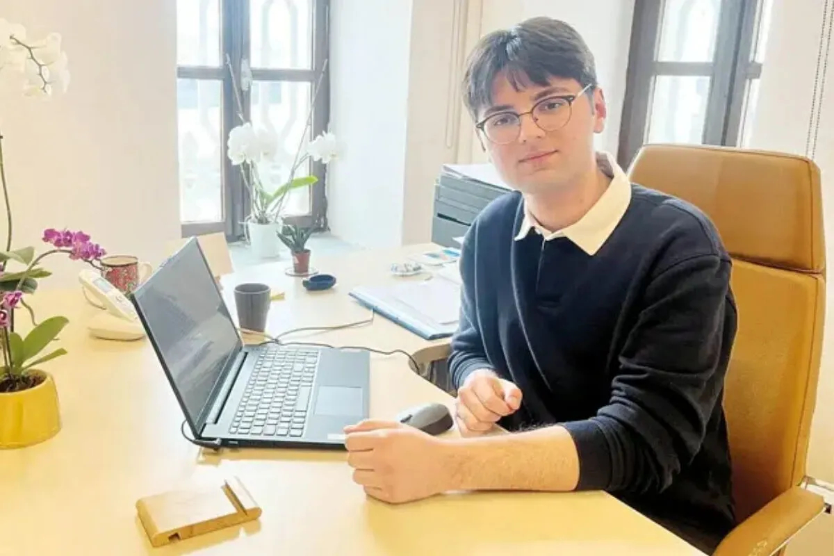 Kabataşlı Öğrenci Cemil Türk, Harvard Ekonomi Yarışmasında Türkiye'ye Tarihi Bir Başarı Kazandırdı